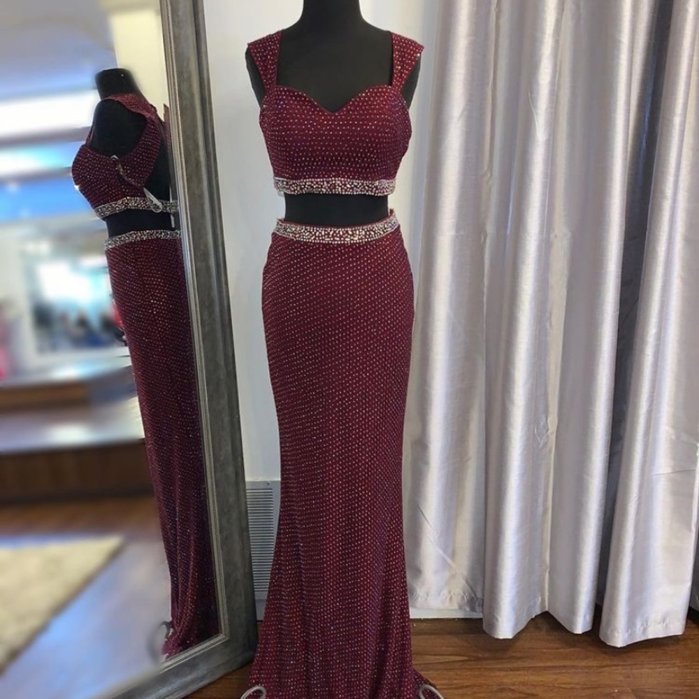 brand new prom dress! never worn